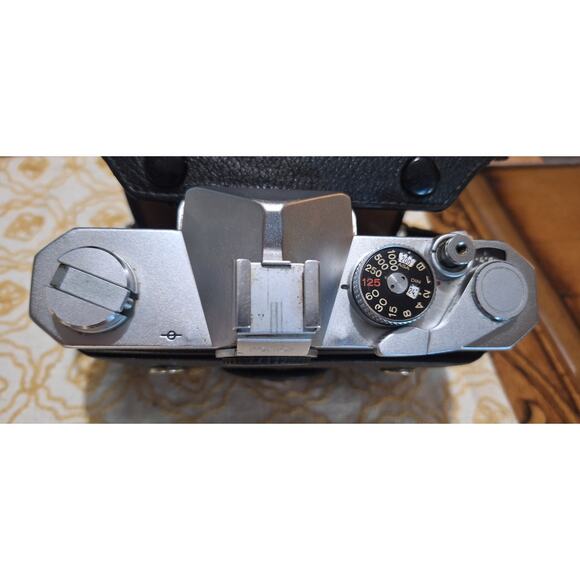 Konica autoreflex T 35mm SLR film camera with a Konica hexanon 28mm f/3.5 lens - Picture 10 of 11